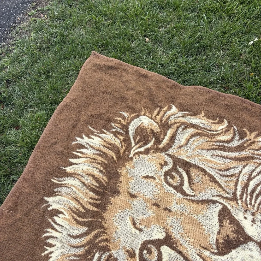 Vintage Lion Blanket Throw Acrylic Crown Crafts Vuteks Brown Reversible 60x80